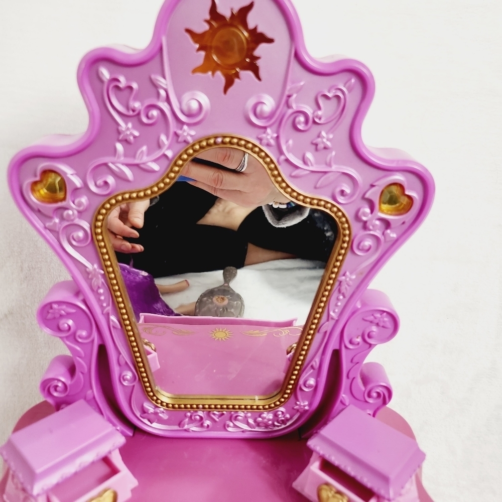 DISNEY princess Rapunzel bundle of doll with vanity and stool, brushes,plate,cup - Picture 10 of 11